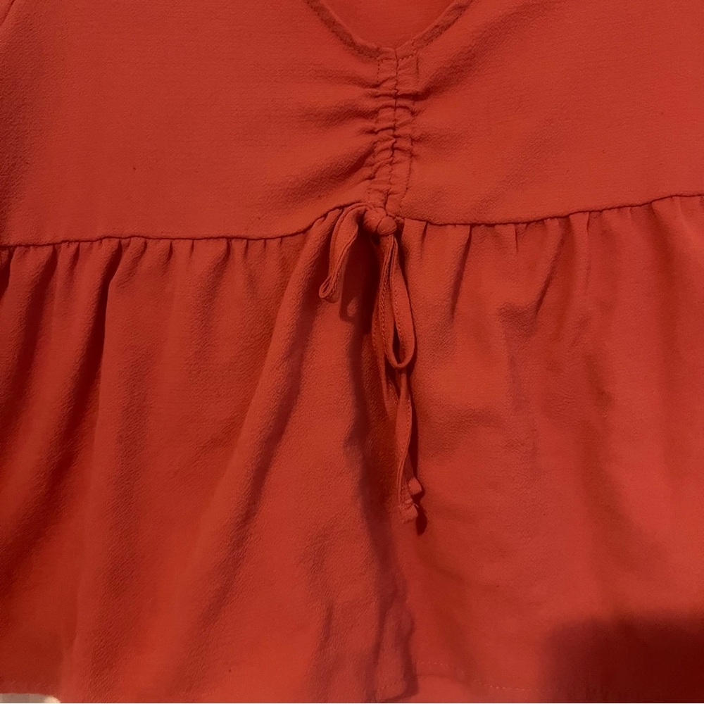 🍒 Olive & Oak Coral Top with Gathered Front Size S - Picture 3 of 6